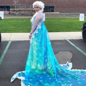 Queen Elsa Cosplay